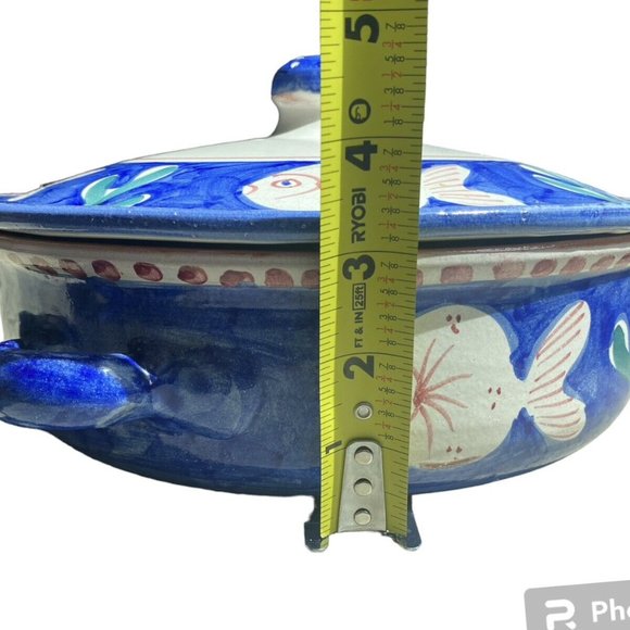 Vietri 2.5 Qt Round Covered Casserole Campagna-Pesce Fish Royal Blue - Picture 3 of 8